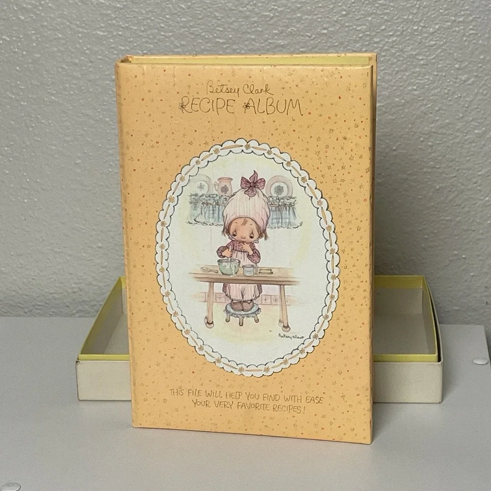 Vintage Hallmark 1973 Betsy Clark Recipe Album Library File Recipes New in Box